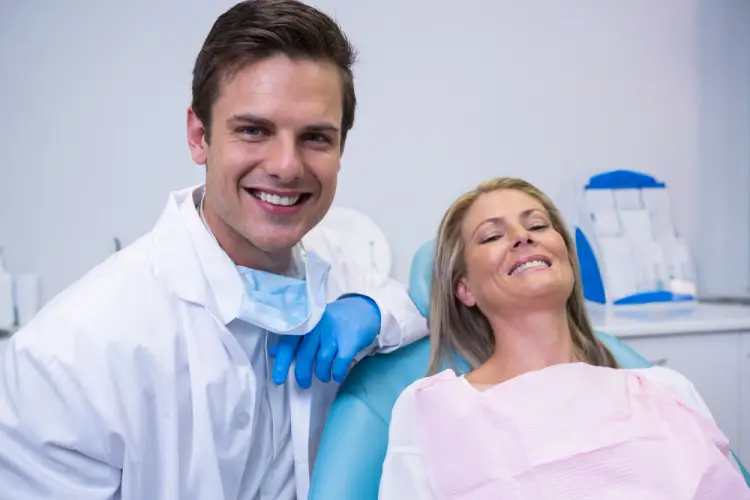 dentist-giving-dental-injection.jpg