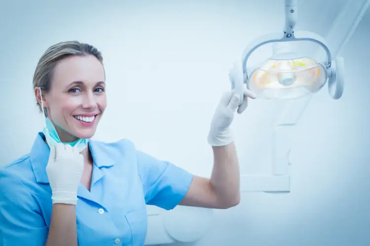 dental-assistant-adjusting-light.jpg