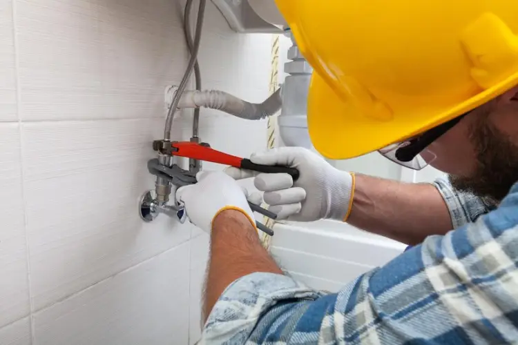 man-plumber-working-bathroom-plumbing-repair-service-assemble-install-concept_488220-88458.jpg