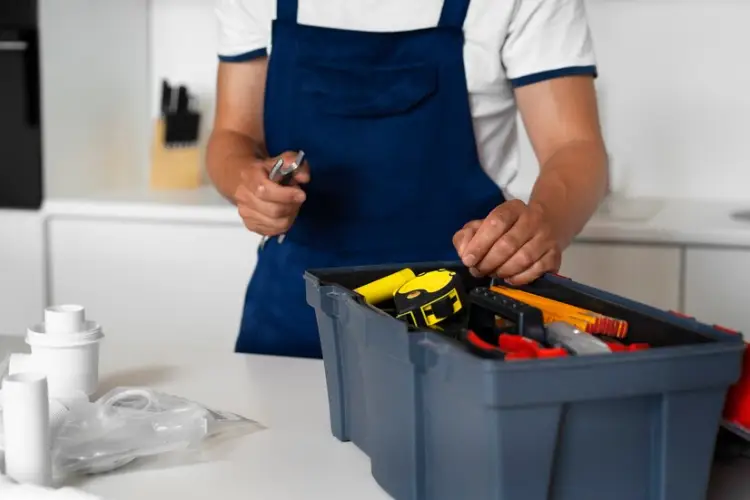 plumbing-professional-doing-his-job_23-2150721523.jpg