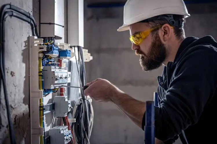 male-electrician-works-switchboard-with-electrical-connecting-cable_169016-16352.jpg