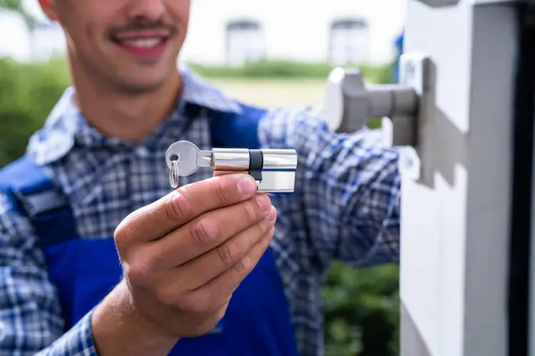 locksmith-holding-door-lock-cylinder.jpg