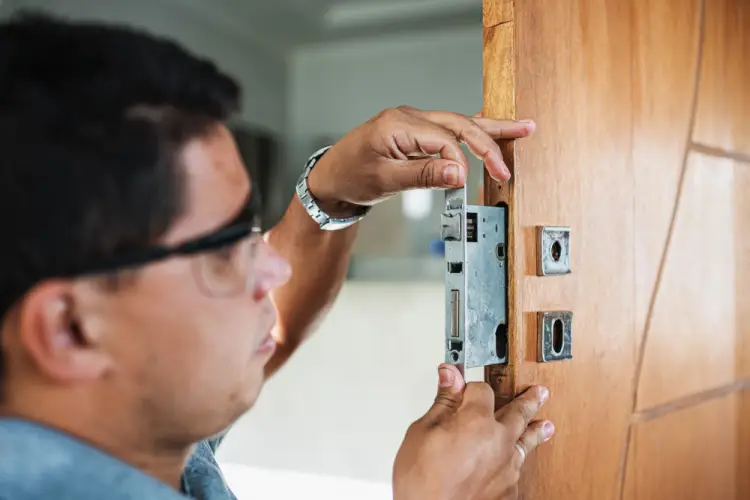 locksmith-installing-mortise-lock.jpg