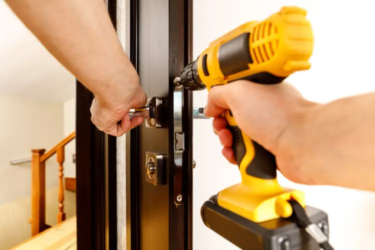 locksmith-installing-door-lock-with-drill.jpg