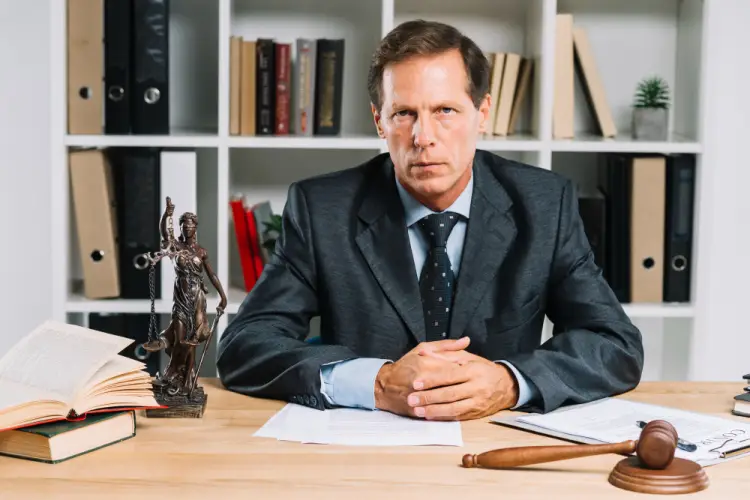 legal-expert-giving-advice.jpg