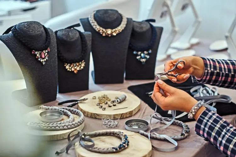 custom-necklace-assembly-handmade-jewelry.jpg