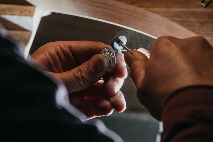 polishing-handcrafted-jewelry-with-machine.jpg