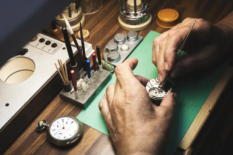 watchmaker-fixing-pocket-watch.jpg