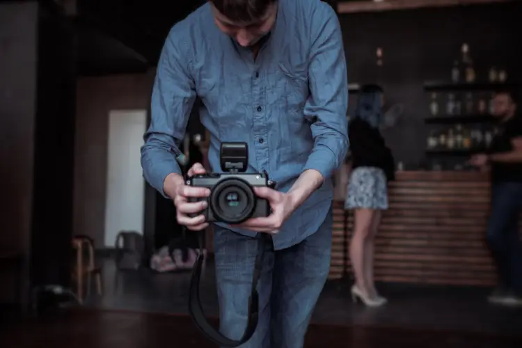 indoor-event-photographer-preparing.jpg