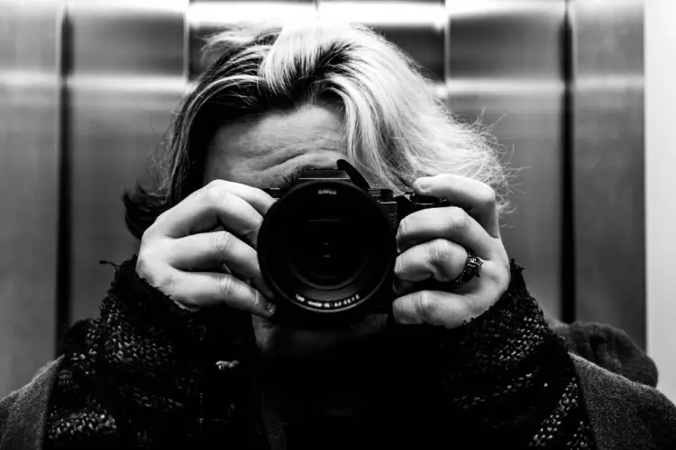 black-white-selfie-woman-photographer-camera.jpg
