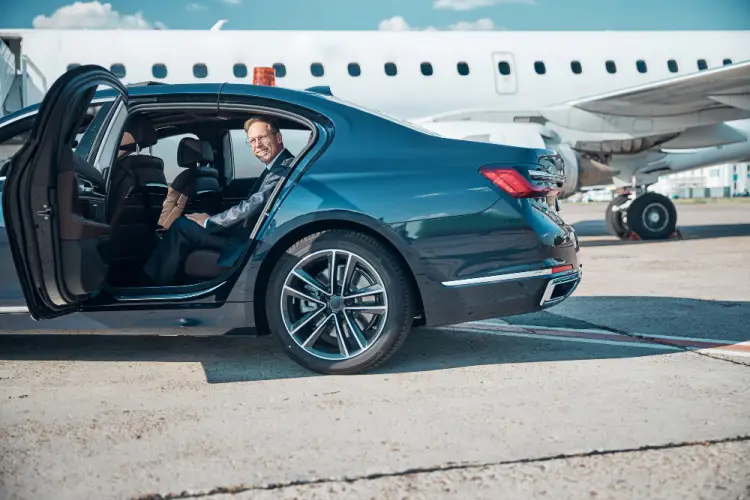 airport-limo-service-passenger-arrival.jpg