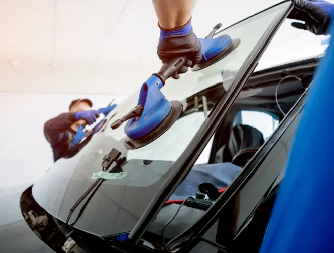 windshield-replacement-suction-cups-installation.jpg