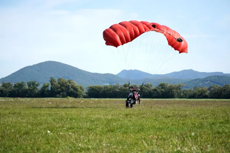 skydiving-safety-gear-equipment.jpg