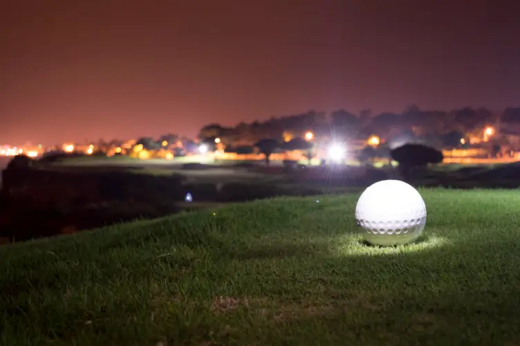 glowing-golf-ball-night-course.jpg