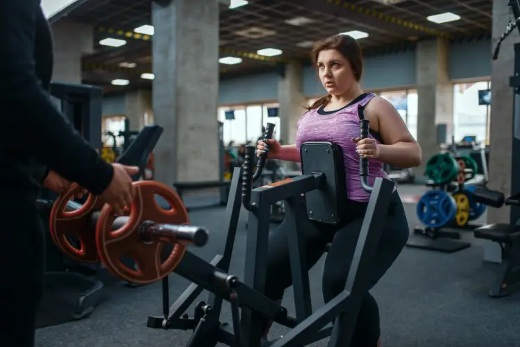 woman-using-seated-row-machine.jpg