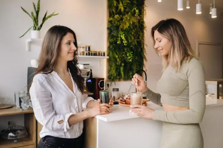 friends-enjoying-healthy-drinks-at-spa-cafe.jpg