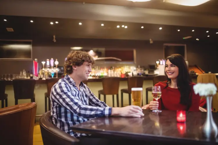 couple-dating-bar-drinks.jpg