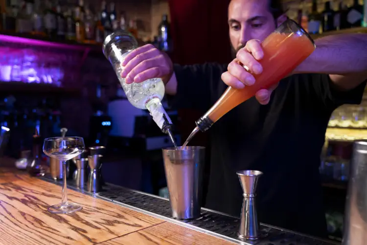 bartender-mixing-drinks.jpg