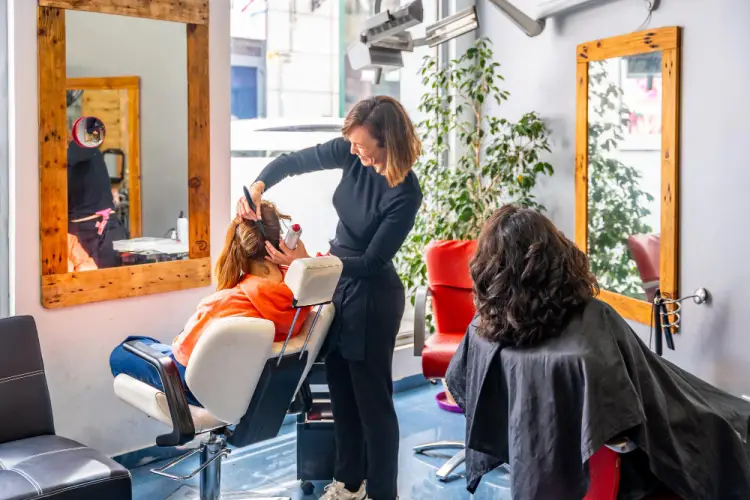 hair-stylist-brush-and-comb-technique.jpg