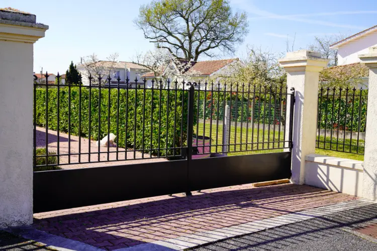 modern-black-automatic-gate-luxury-home.jpg