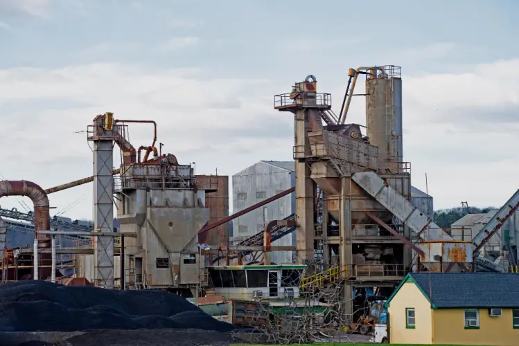 heavy-equipment-ore-processing.jpg