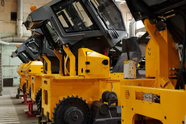 lineup-yellow-construction-machinery.jpg