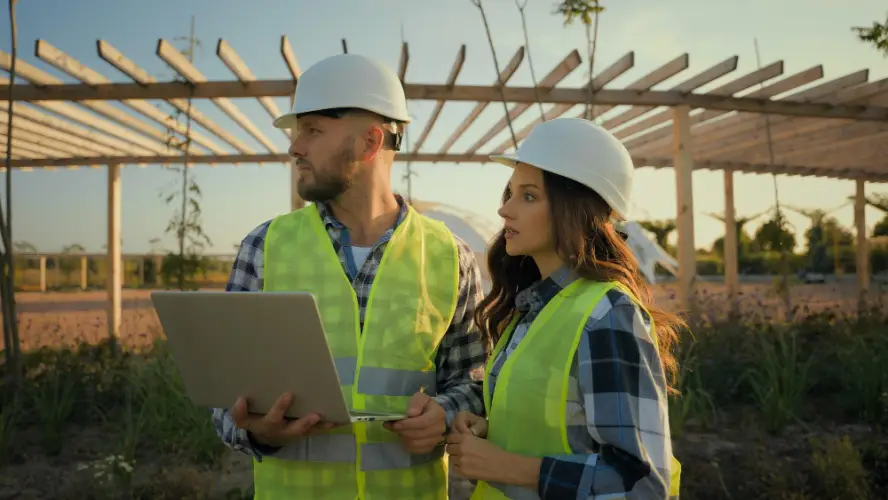 construction-team-on-site-discussion.jpg