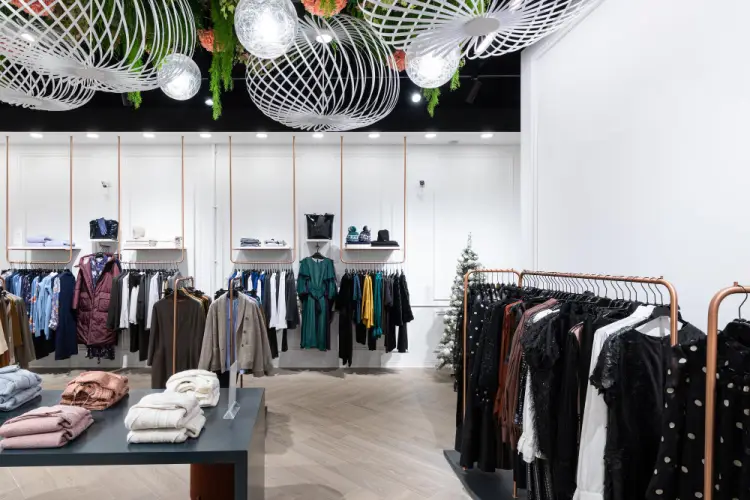 stylish-fashion-store-holiday-display.jpg