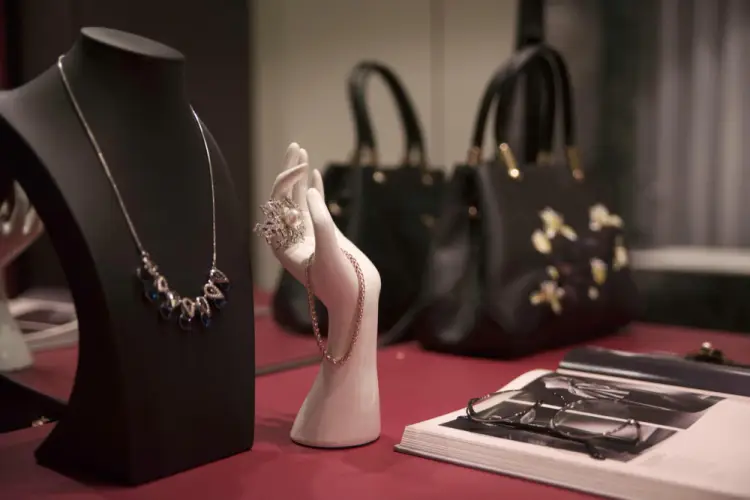 fashion-jewelry-display-with-hand-mannequin-duplicate.jpg
