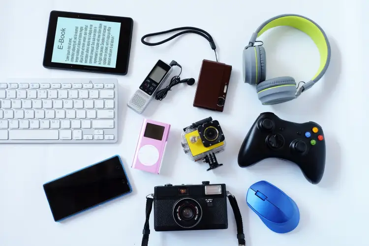 flatlay-digital-gadgets-headphones-controller.jpg