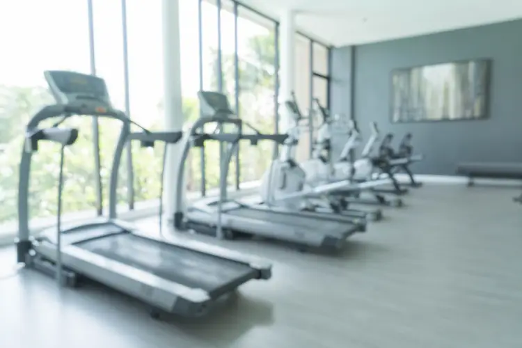 treadmills-rowing-machines-bright-fitness-room.jpg