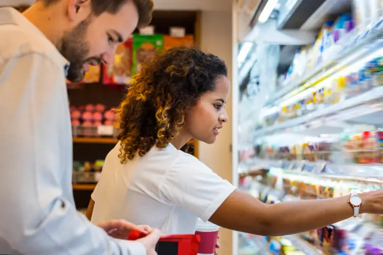 couple-shopping-grocery-store-together.jpg