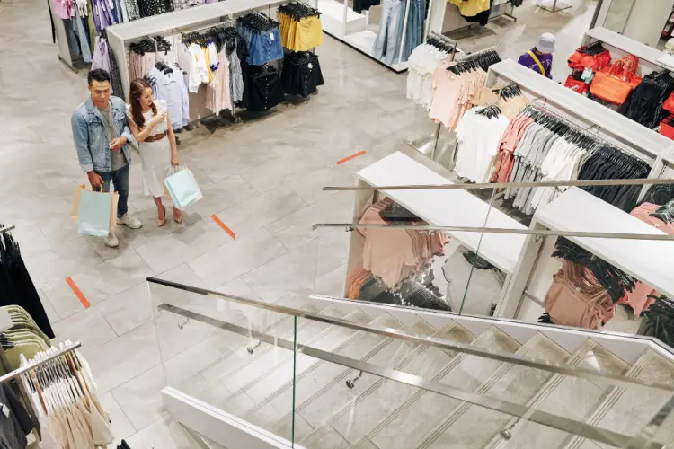 couple-browsing-clothing-store.jpg