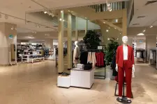 Holt Renfrew | Canada's Designer Fashion Beauty & Lifestyle Retailer Toronto - Toronto business