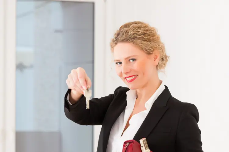 smiling-woman-realtor-with-keys.jpg