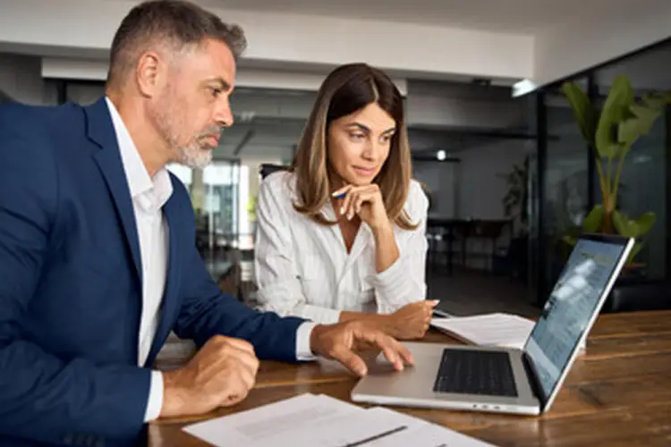 business-consultants-working-on-laptop.jpg