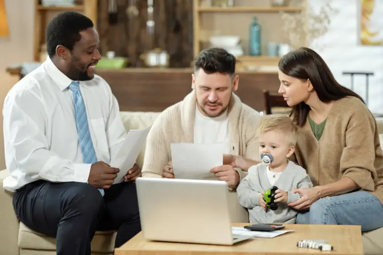 financial-advisor-meeting-family-investment.jpg