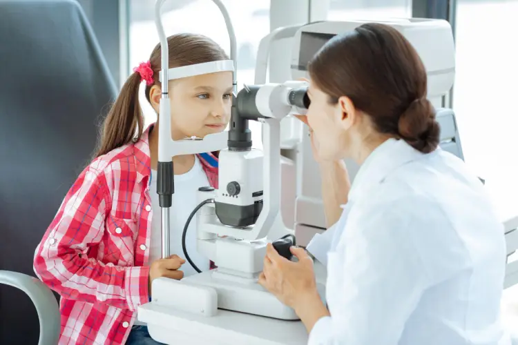 child-eye-test-female-doctor.jpg