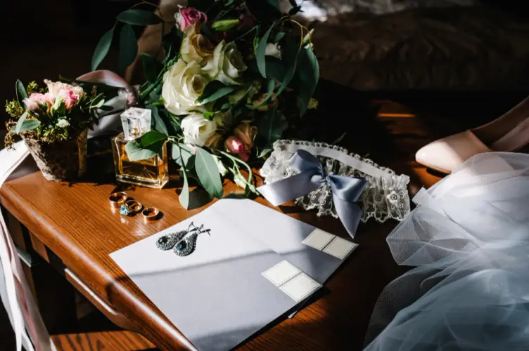 bride-accessories-and-jewelry.jpg