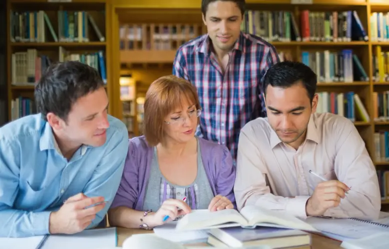 peer-learning-university-group.jpg