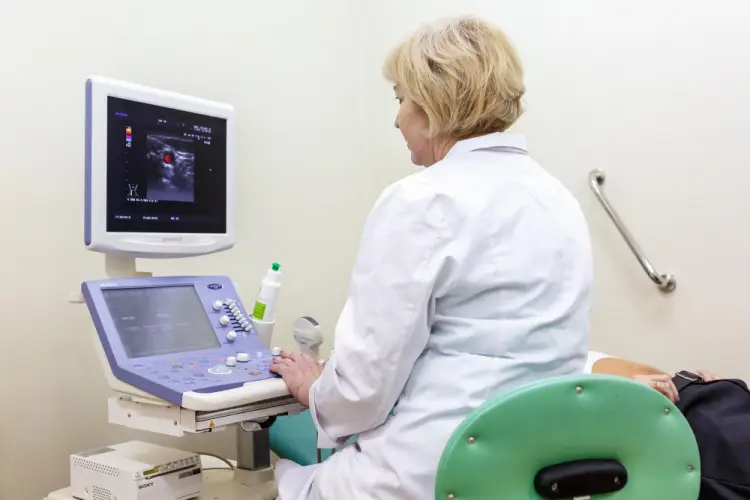 echocardiogram-diagnosis-by-senior-doctor.jpg