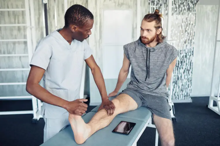 physiotherapy-session-leg-assessment-clinic.jpg