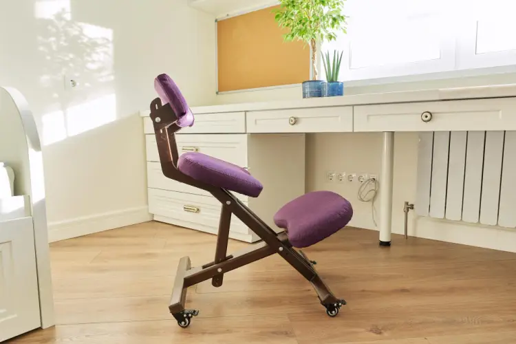 kneeling-posture-chair-wooden-floor-desk-area.jpg