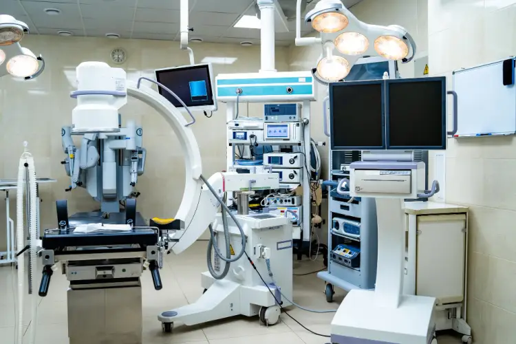modern-hospital-operating-room-equipment.jpg
