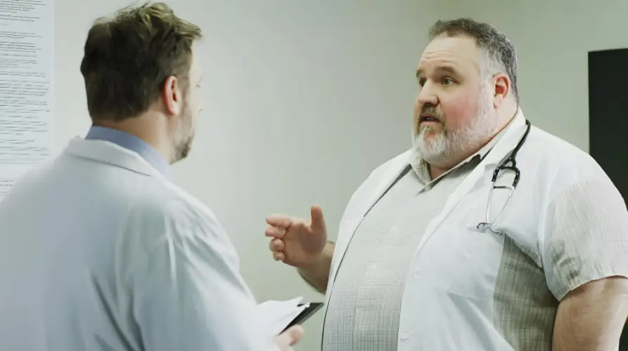 obese-doctor-talking-with-colleague.jpg