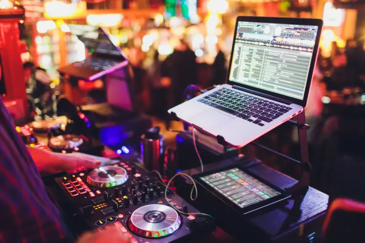 dj-controller-laptop-nightclub-setup.jpg