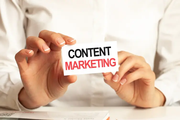 content-marketing-hand-card.jpg