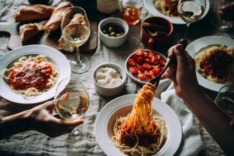 family_dinner_spaghetti_white_wine.jpg