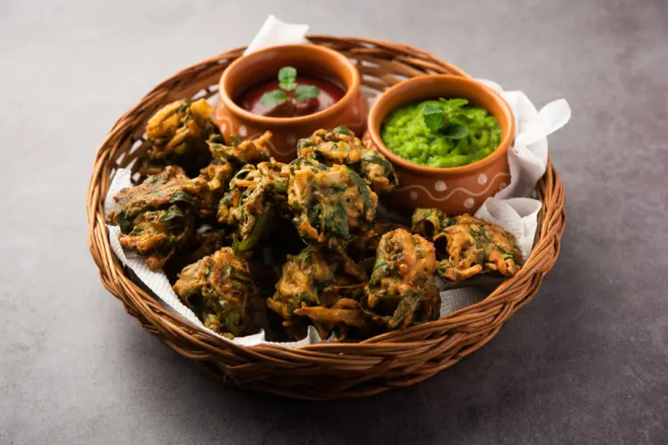 spinach-pakoda-fritters-hakka-style.jpg