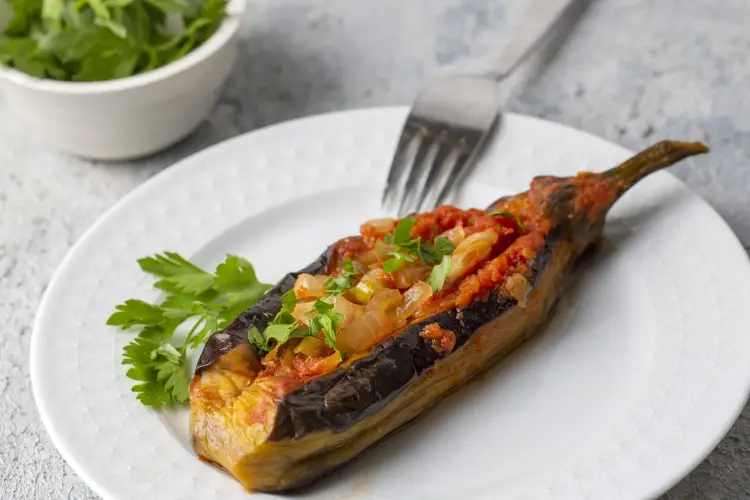 traditional-delicious-turkish-foods-eggplant-food-turkish-name-imam-bayildi.jpg